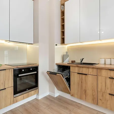 Modern With Parking And Balcony By Renters Apartamento Gdansk